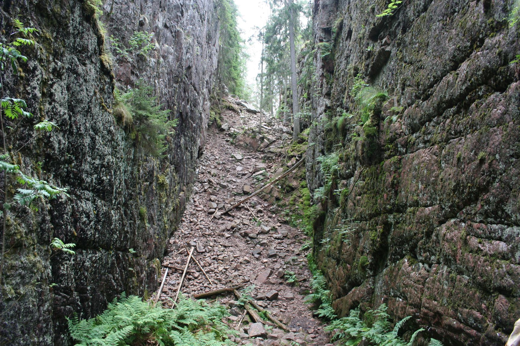 Skuru Gata - eine Felsenschlucht bei Eksjö