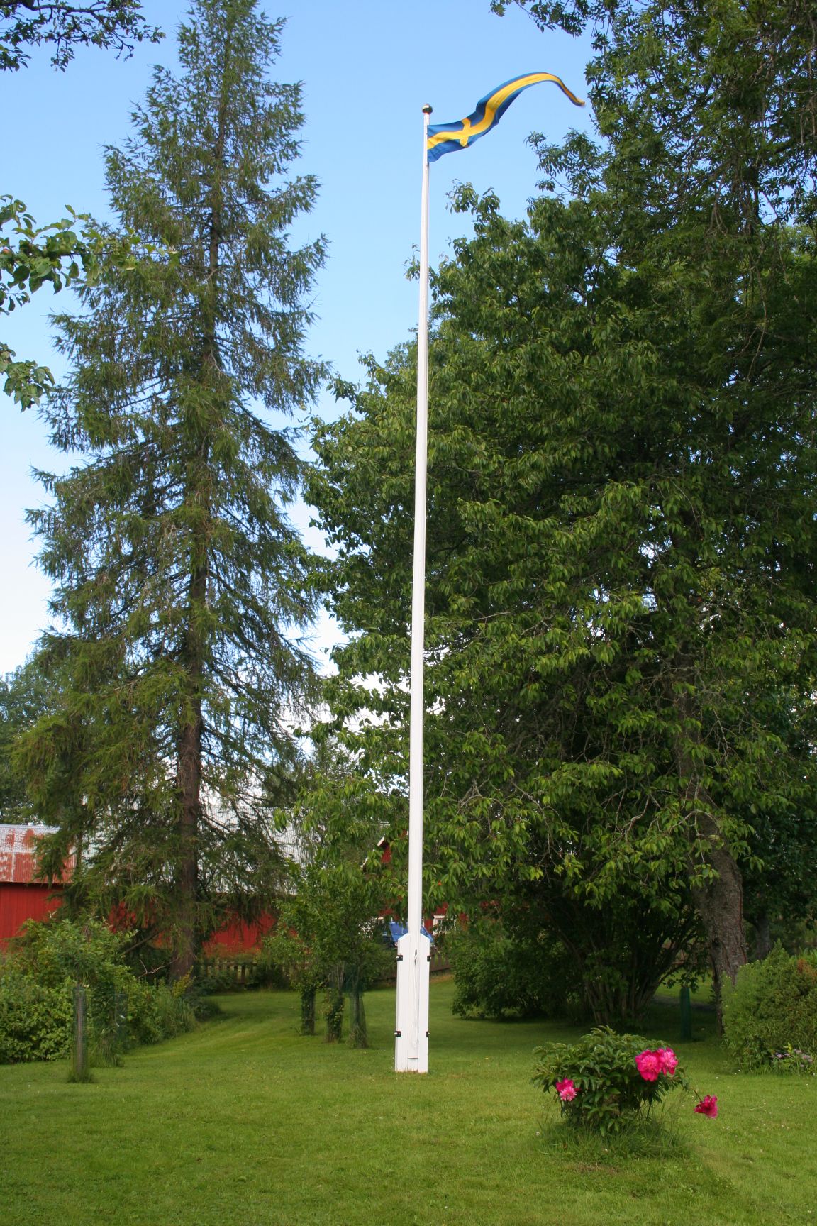 Fahnenmast mit der schwedischen Flagge